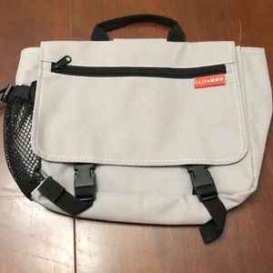 Skip Hop Bag in Gray